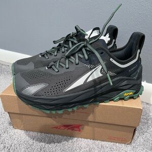Altra Men Size 8 Black/Grey Olympus 5
